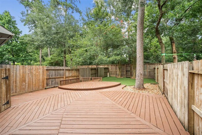 Building Photo - 10 Alderon Woods Pl