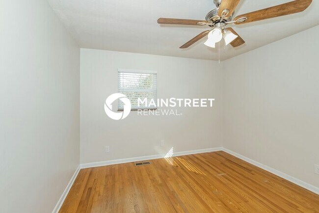 Building Photo - 4 Bedroom Pet-Friendly Home in KINGSTON, TN with Main Street Renewal