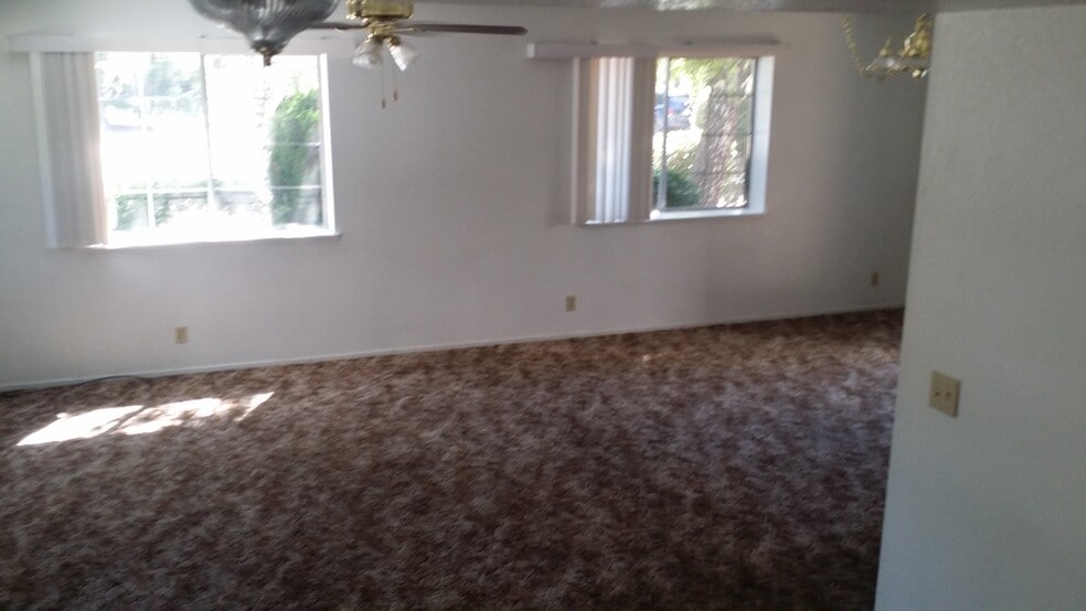 Building Photo - 310 Saint Michael Ct