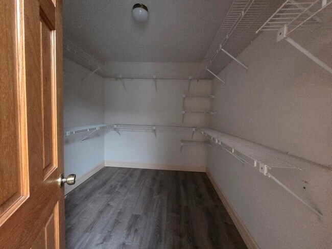 Building Photo - 2212 Rock Creek Dr