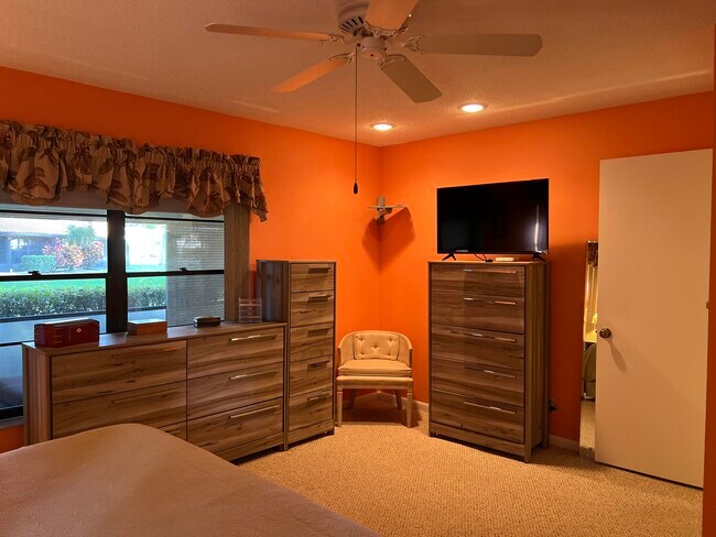 Building Photo - 10555 Garden Palm Ct