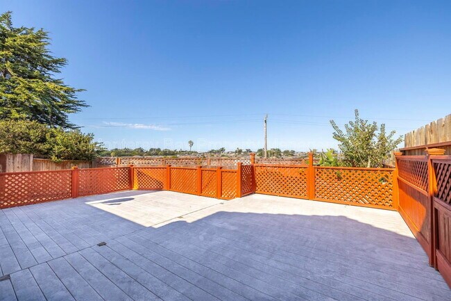 Building Photo - 143 Seal Ct