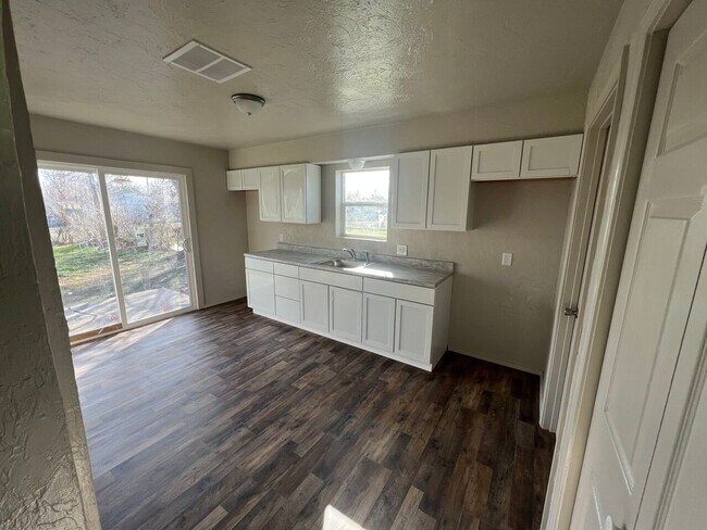 Building Photo - Newly Remodeled Home in SW OKC for Lease