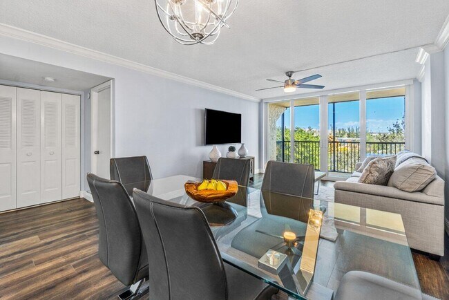 Building Photo - 14 Royal Palm Way