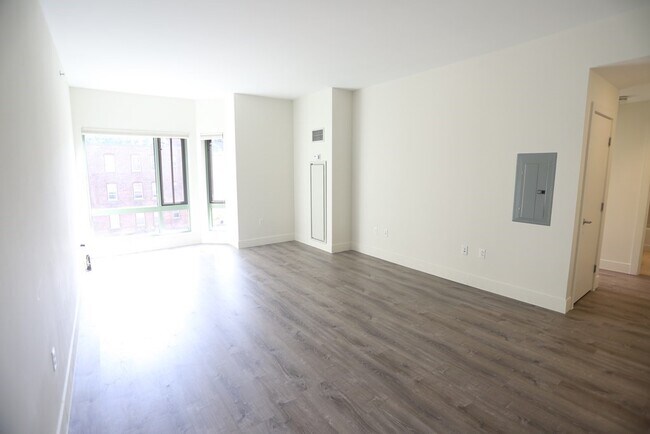 Building Photo - 24 2nd St