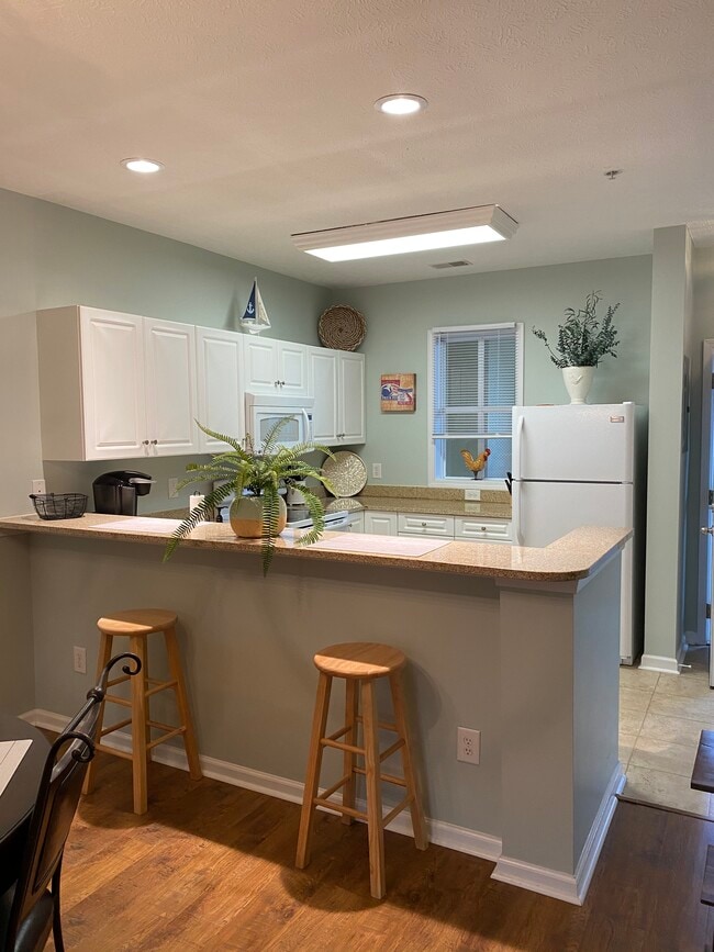 Building Photo - 601 Hillside Dr N