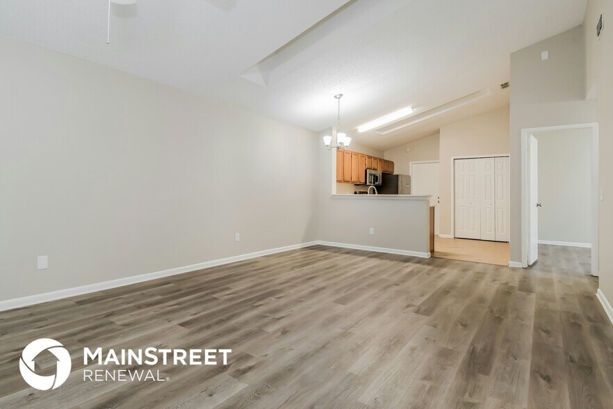 Building Photo - 8761 Pinevalley Ln