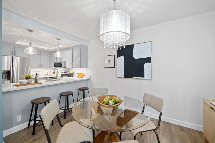 Building Photo - 906 La Barbera Dr