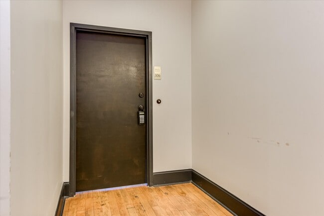 Building Photo - 936 Broad St