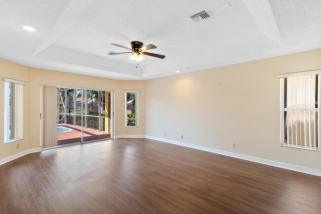 Building Photo - 6051 NW 60th Ave