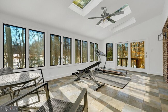 Building Photo - 9982 Blackberry Ln