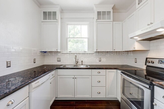 Building Photo - 1404 Wilmington Ave W