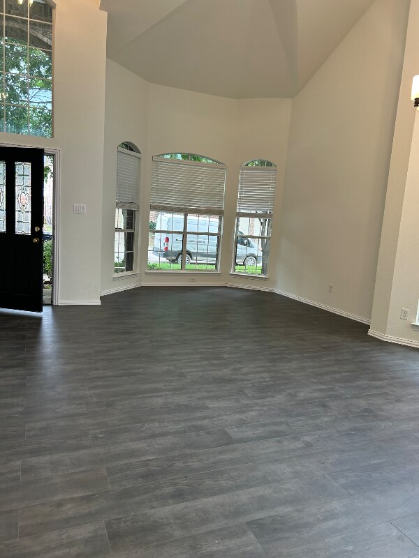 Building Photo - 412 Cypress Hill Dr