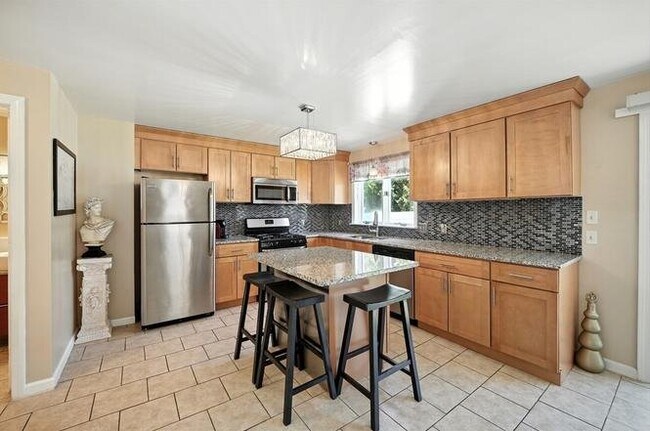 Building Photo - 52 Luden St