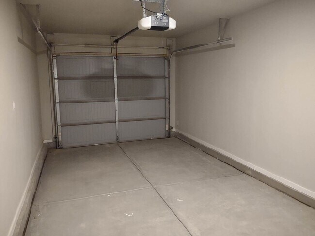 Building Photo - 2121 N Jayton Ave