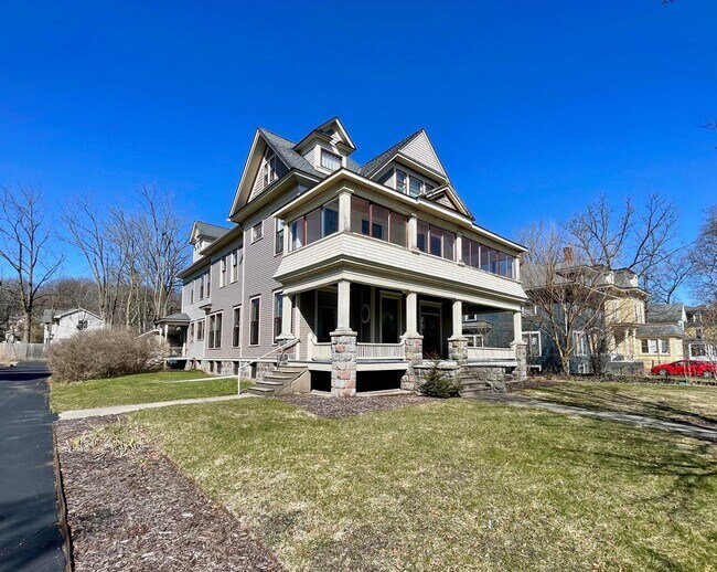 Primary Photo - 237 Stuart Ave