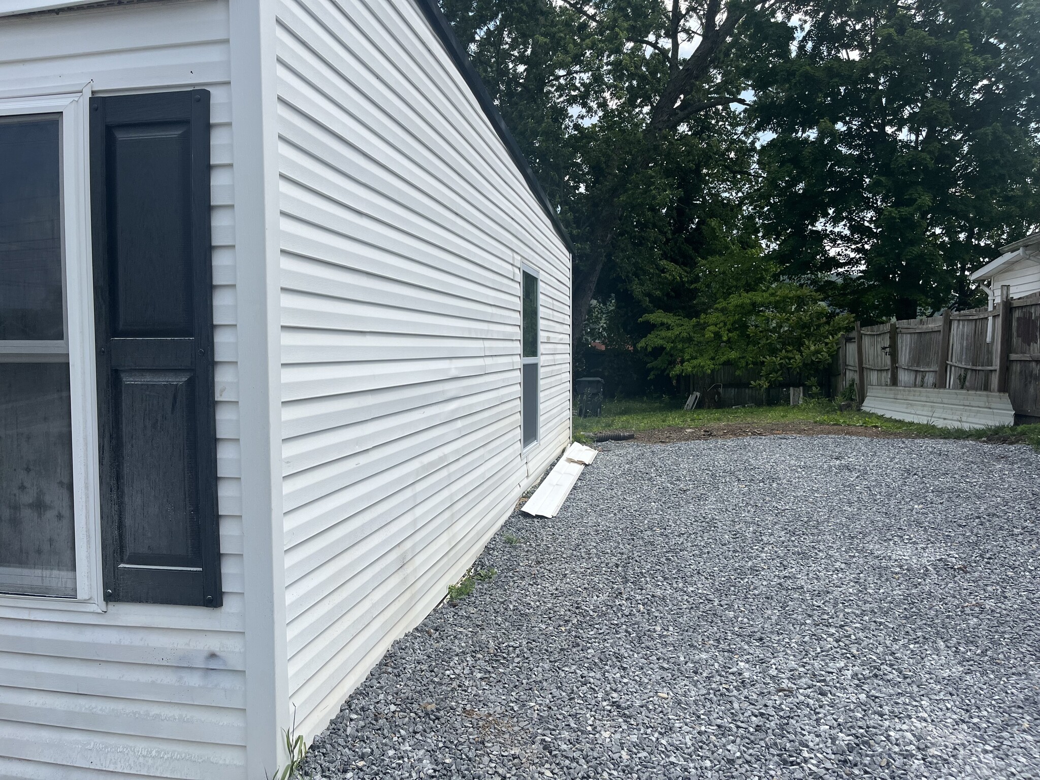 Parking area - 166 18th St