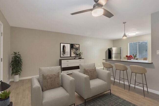 Building Photo - ONE MONTH FREE RENT!! SELECT UNITS!! U of ...