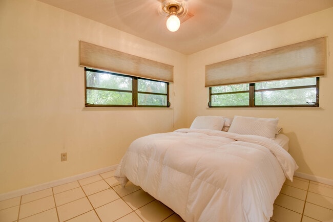 Building Photo - 29850 Journeys End Rd