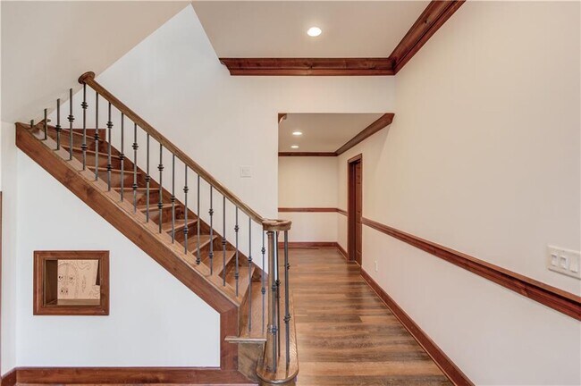 Building Photo - 2870 Roanoke Rd