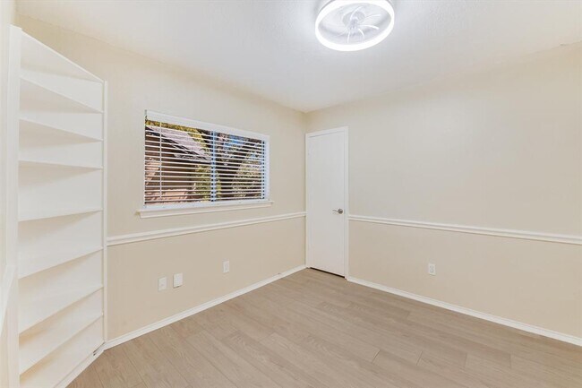 Building Photo - 6808 Luckenbach Ln