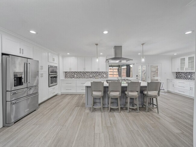 Building Photo - 1121 Bass Dr