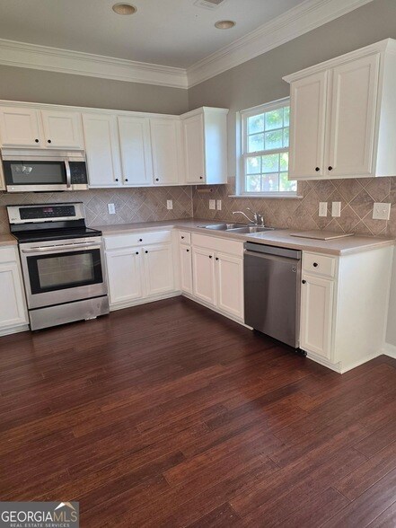 Building Photo - 2432 Black Forest Dr