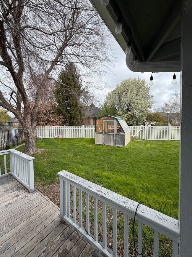 Building Photo - Hard to find 3 Bdrm, 2 Bath home in Harbor isles on the canal 2 miles to Sky Lakes Medical Ctr an...