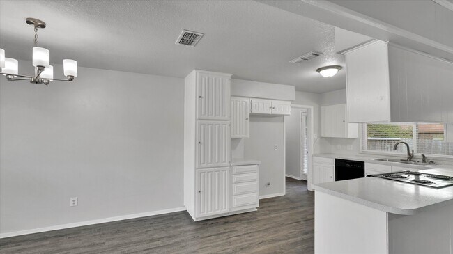 Building Photo - 1500 High Ridge Rd