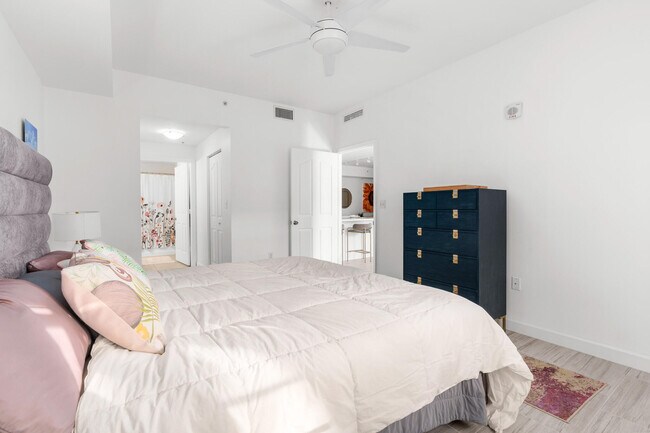 Building Photo - 255 NE 3rd Ave