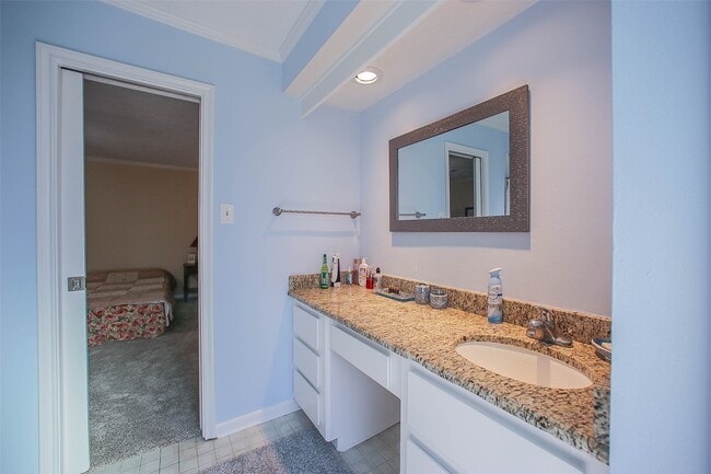 Building Photo - 9511 Sharpcrest St