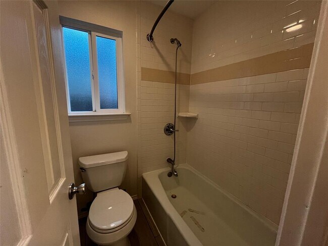 Building Photo - 5101 Meadow Creek Cove