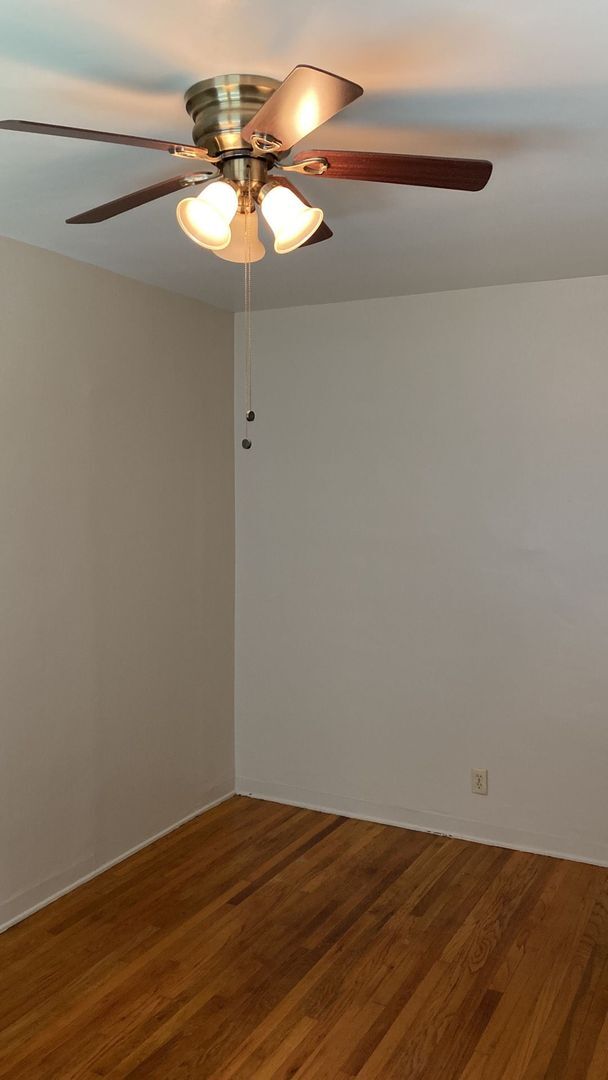 Building Photo - 2212