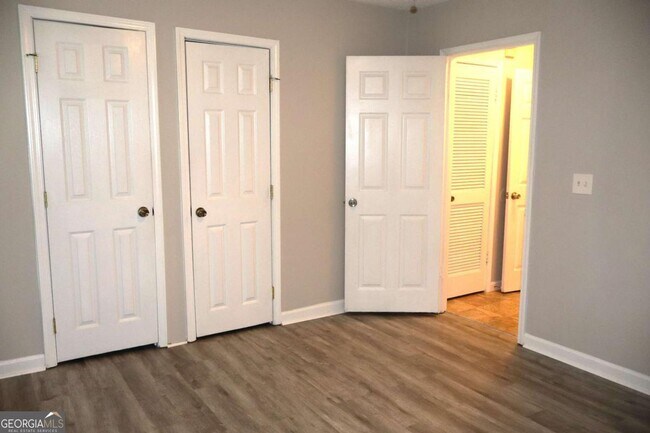 Building Photo - 308 Mill Pond Ct SE