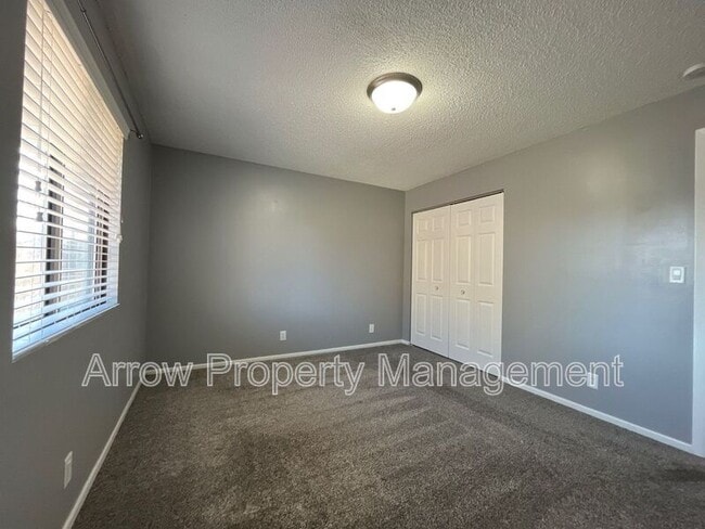 Building Photo - 3405 Holdrege St