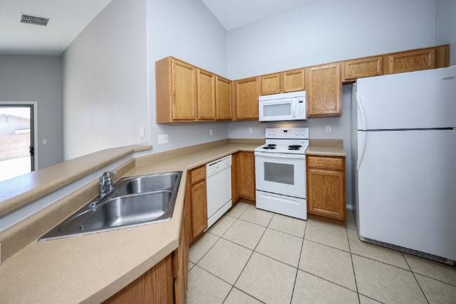 Building Photo - 6807 W Quailwood Way