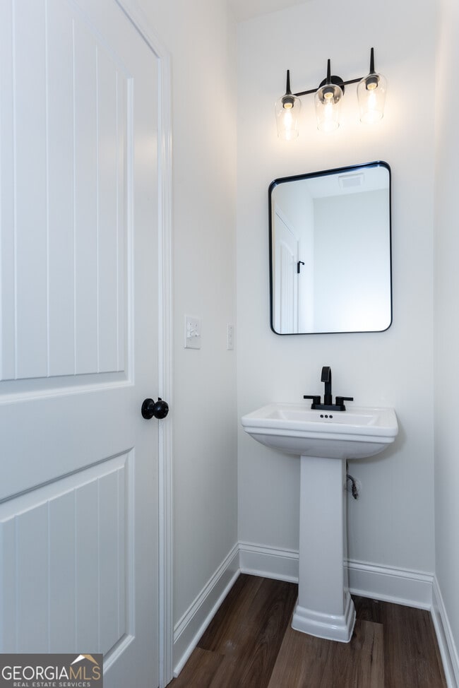 Building Photo - 3342 Landings S Dr SW