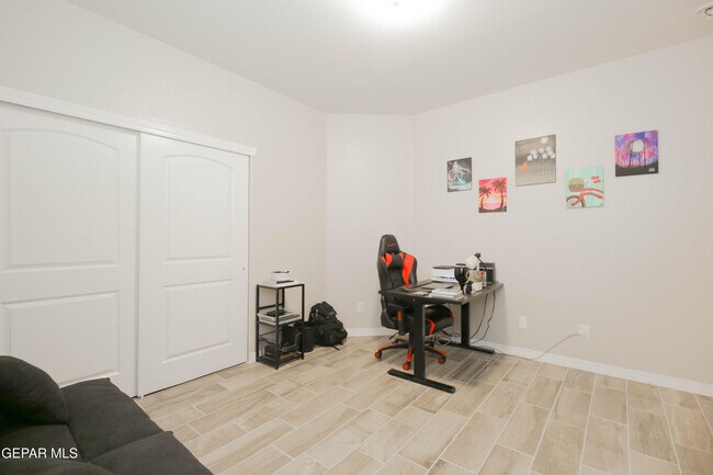 Building Photo - 10716 Drew Pearson Dr