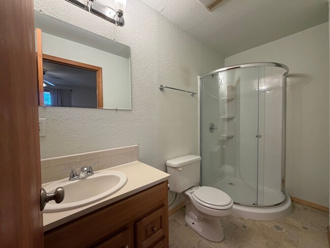 Building Photo - 301 E Wildy St