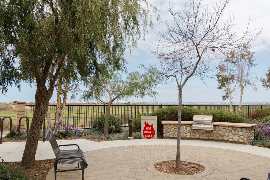 Building Photo - 505 Lark Way