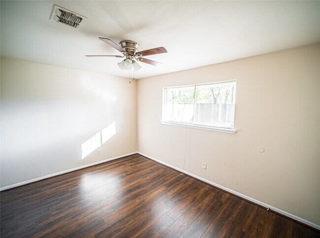 Building Photo - 1327 Diplomat Way