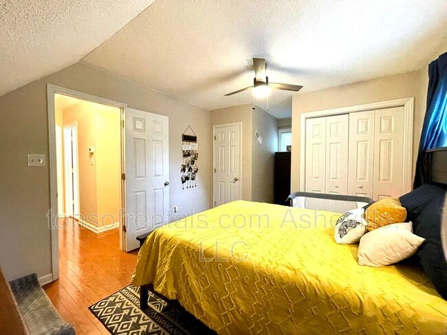 Building Photo - 147 Birch Ln