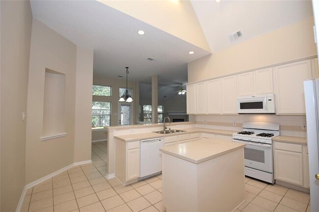 Building Photo - 2231 Oak Sand Dr