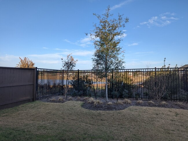 Building Photo - 2910 Starling Dr