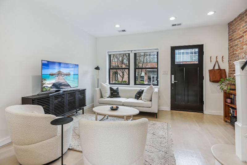 Building Photo - 1157 3rd St NE