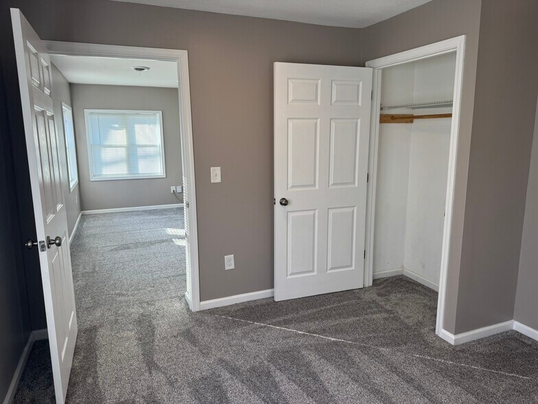 Building Photo - 1311 Devils Glen Rd