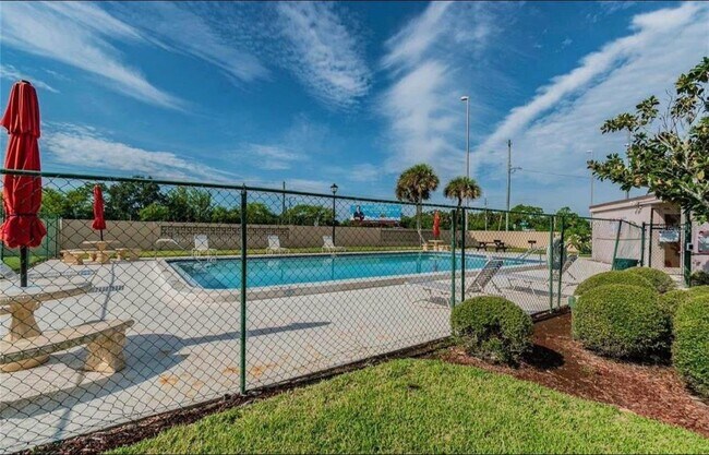Building Photo - 9125 Tudor Dr