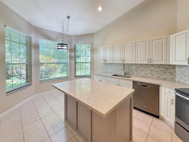 Building Photo - 2400 E Aragon Blvd