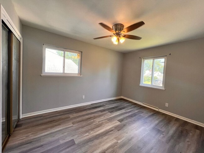 Building Photo - Move in ready!