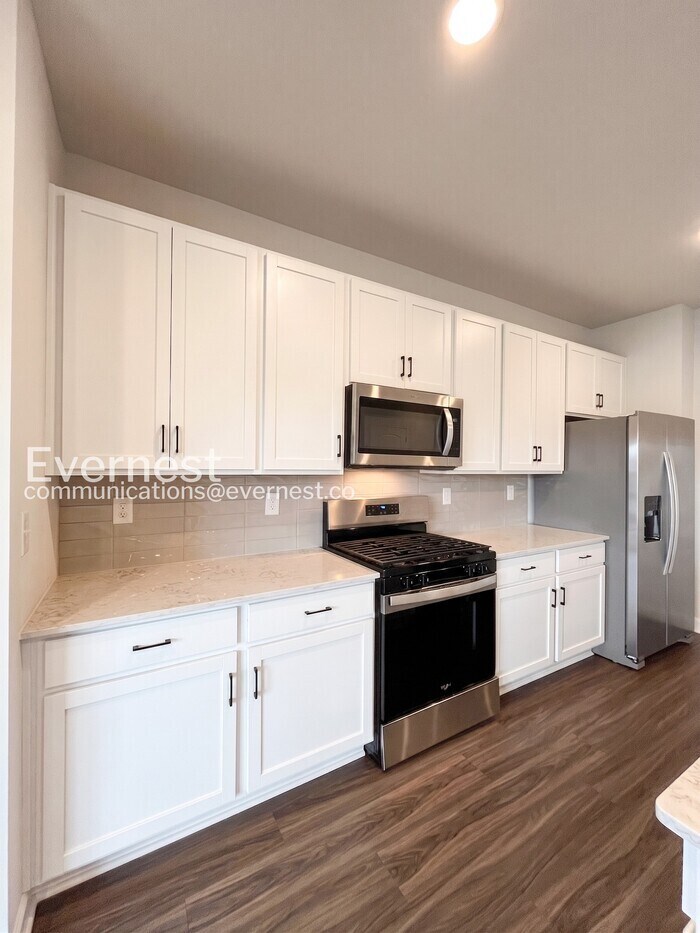Building Photo - 167 E Millbrook Dr